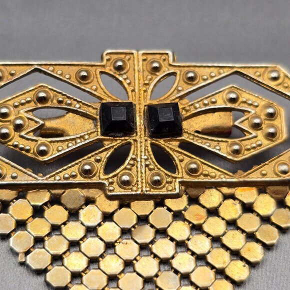VTG Art Deco Chainmail Bib & Black Glass Brooch 2.5" Antique Brass Pressed Metal - Picture 2 of 6